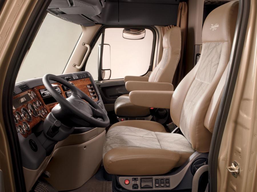 Интерьер Freightliner Cascadia Raised Roof 2007 года  (фото 26 из 33)